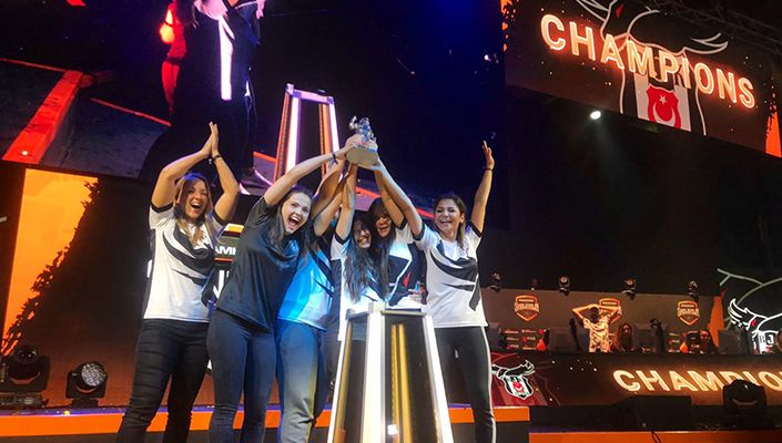  Beşiktaş Kadınlar CSGO Takımı DreamHack Showdown Şampiyonu ! 